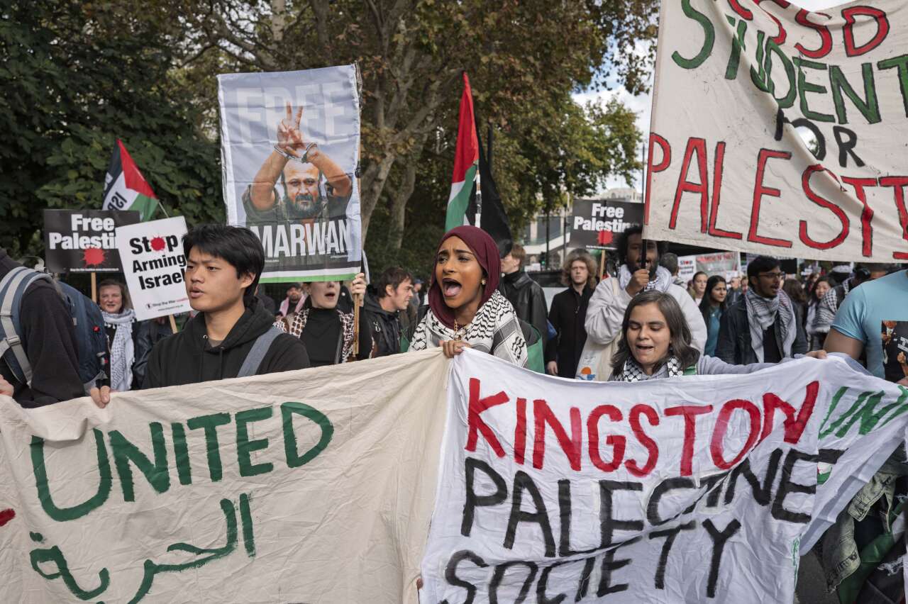 Londra’da on binler Filistin için yürüdü: Met Polisi’nden sıkı kordon ve yüz maskesi kısıtlaması 4