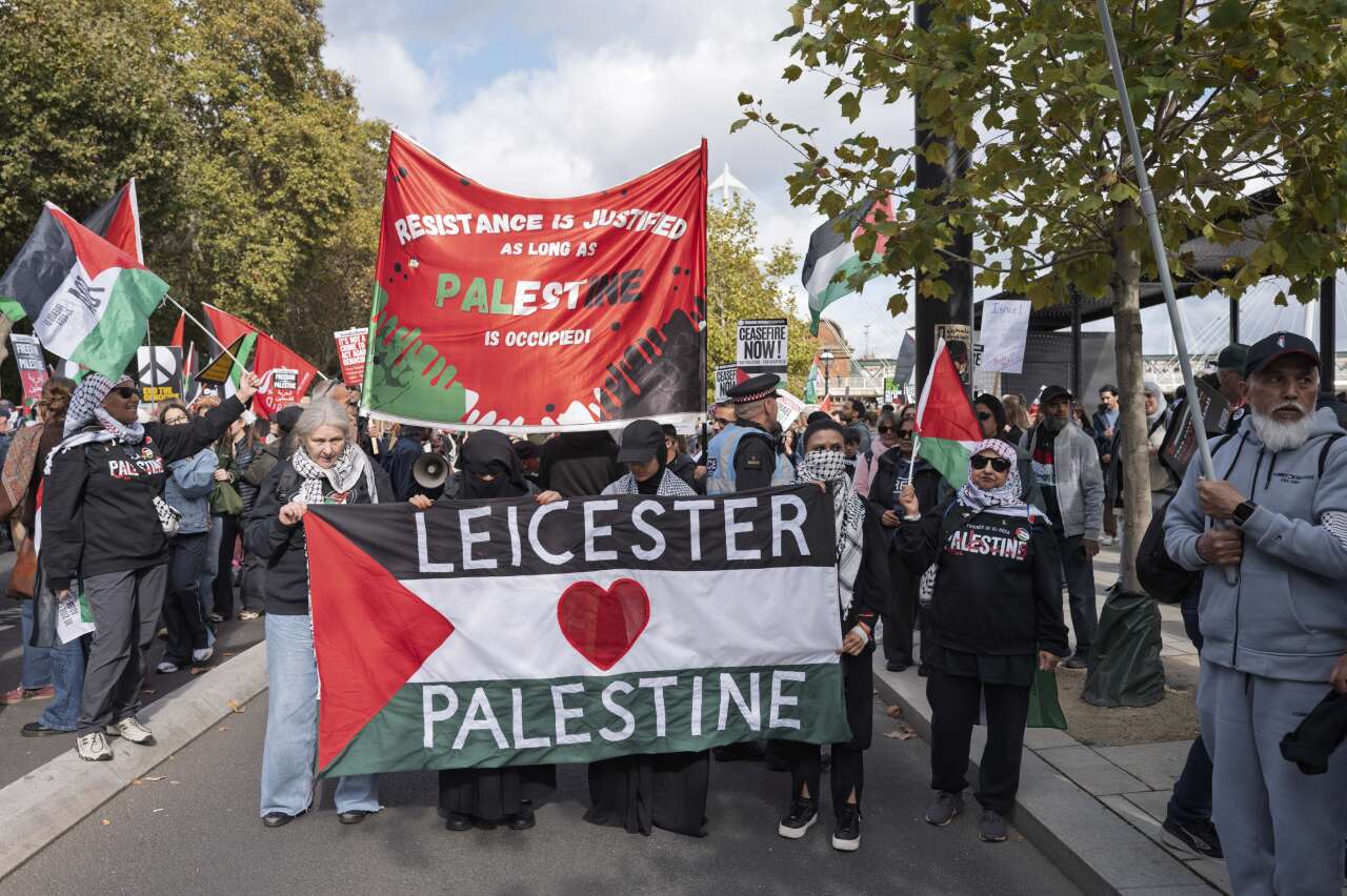 Londra’da on binler Filistin için yürüdü: Met Polisi’nden sıkı kordon ve yüz maskesi kısıtlaması 5