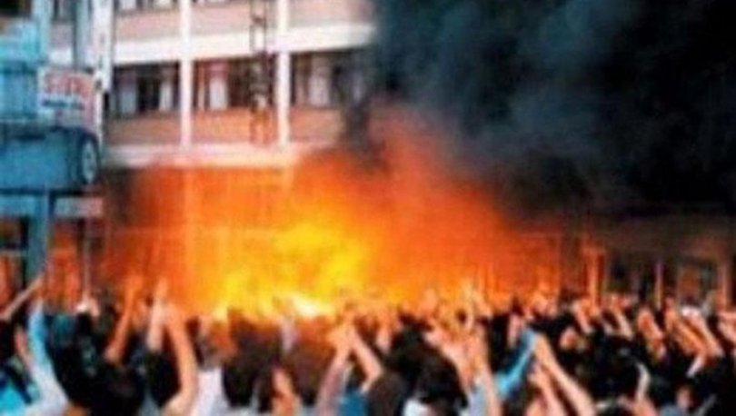 Aleviler Dernekleri'nden Madımak kararına adliye önünde tepki: Bu dava mahşere kalmaz