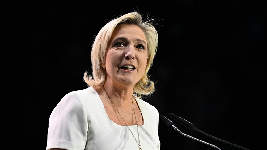 Fransa: Aşırı sağcı Le Pen erken seçim istedi