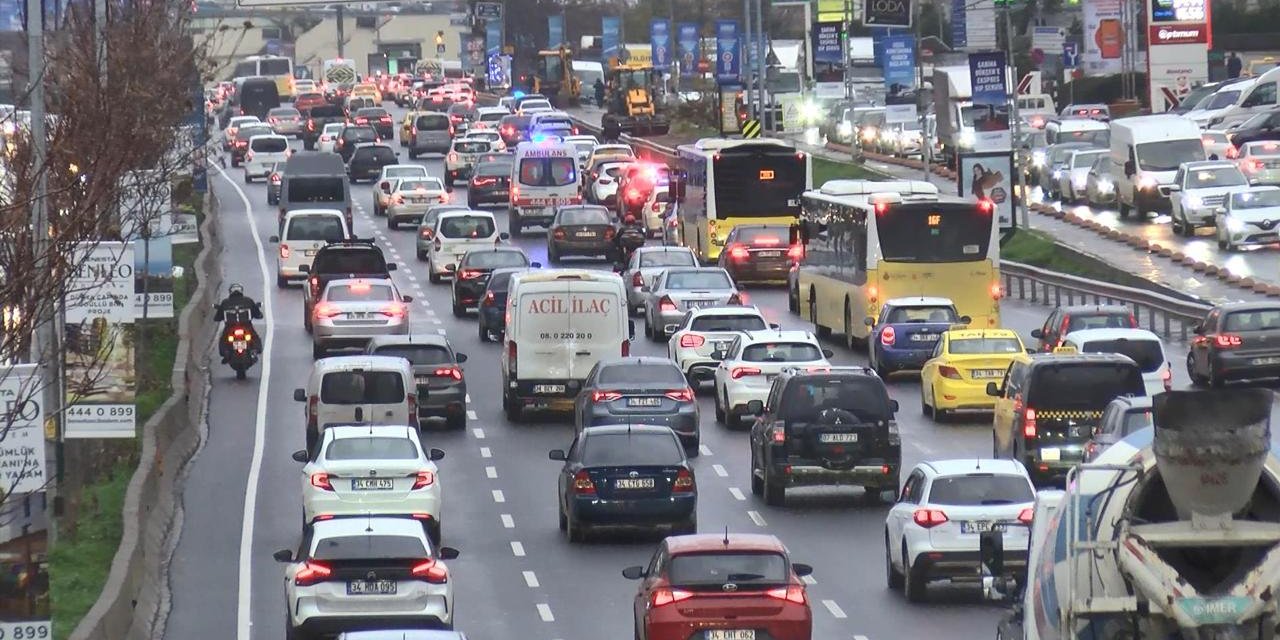 İstanbul'da sabah trafiği yüzde 70'e çıktı