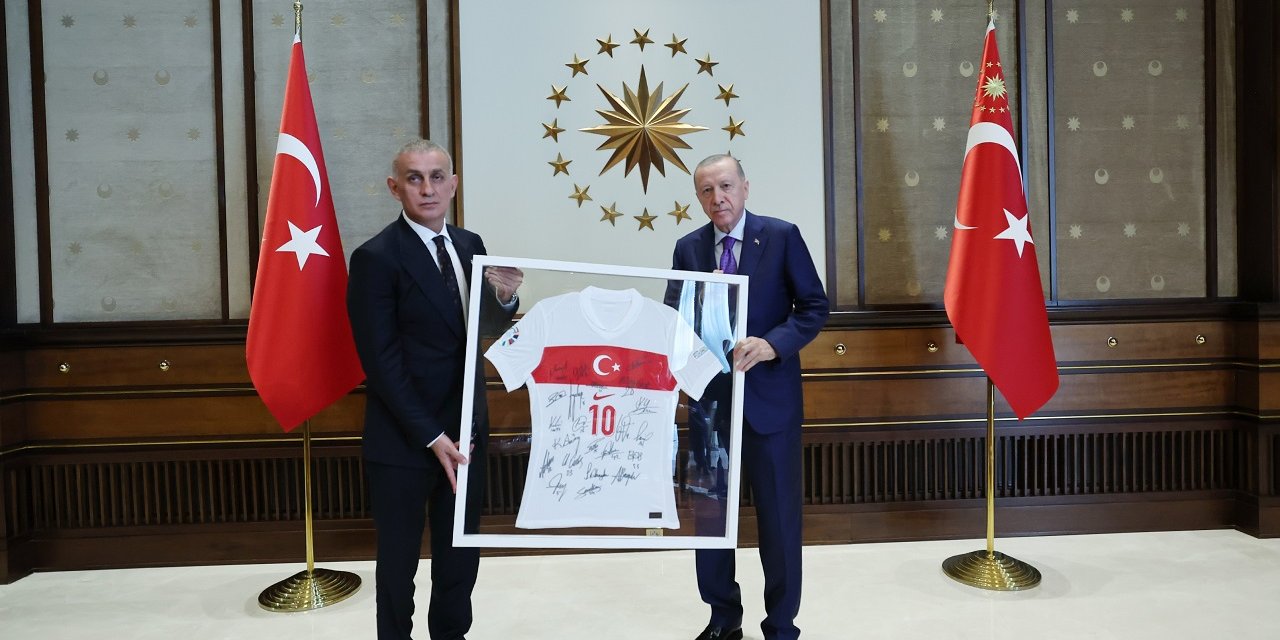 Erdoğan, TFF Başkanı ve yönetim kurulu üyelerini kabul etti