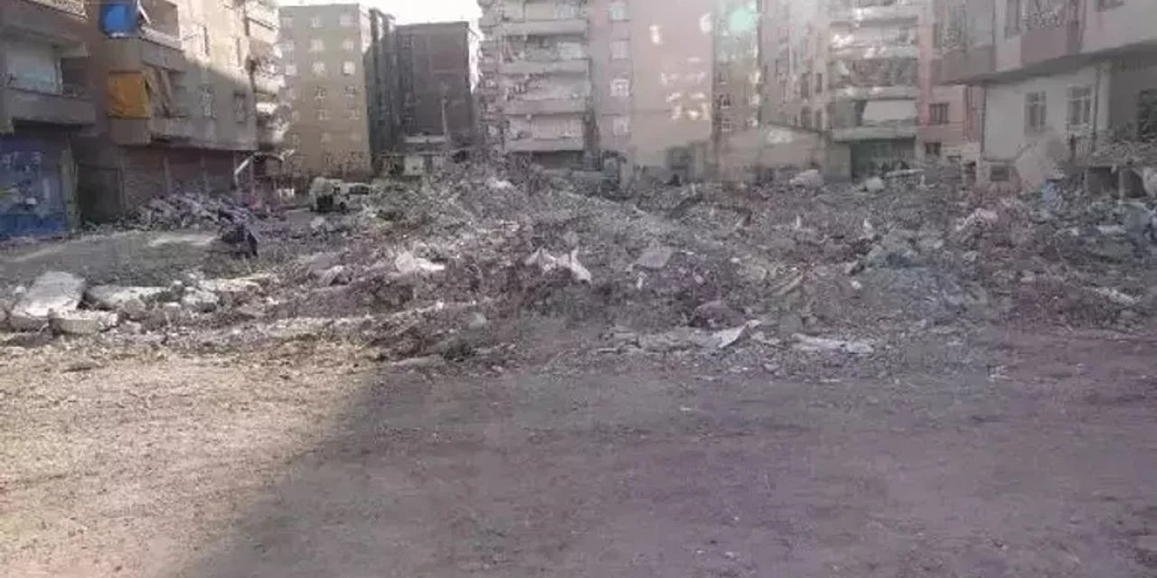 Depremde 60 kişinin öldüğü Yoldaş Apartmanı’nın müteahhidi tutuklandı