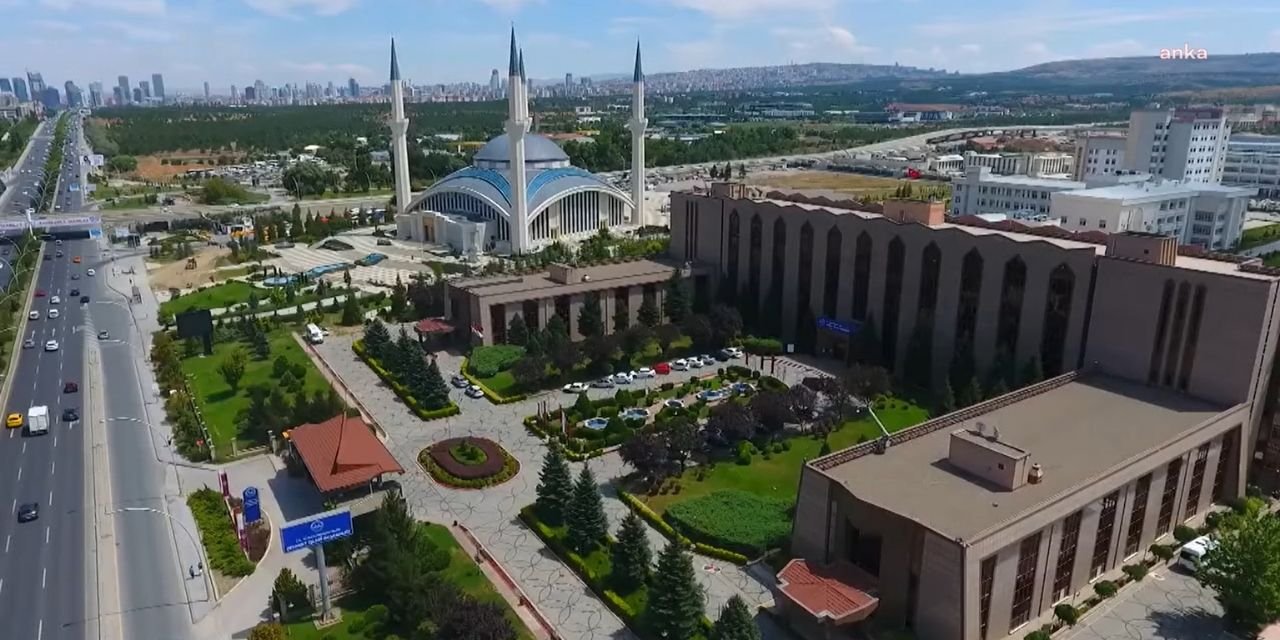 Diyanet'in personel sayısı 4 bakanlığı, personel bütçesi 389 milyarı aştı