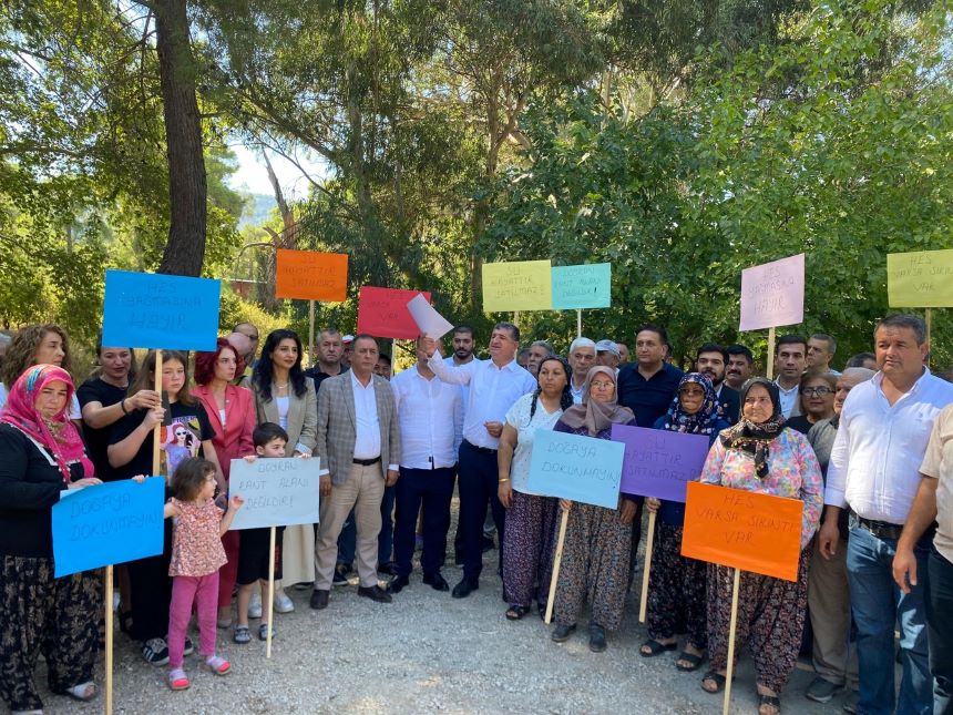 Artvinliler Cengiz Holding'in bakır madeni toplantısını protesto etti