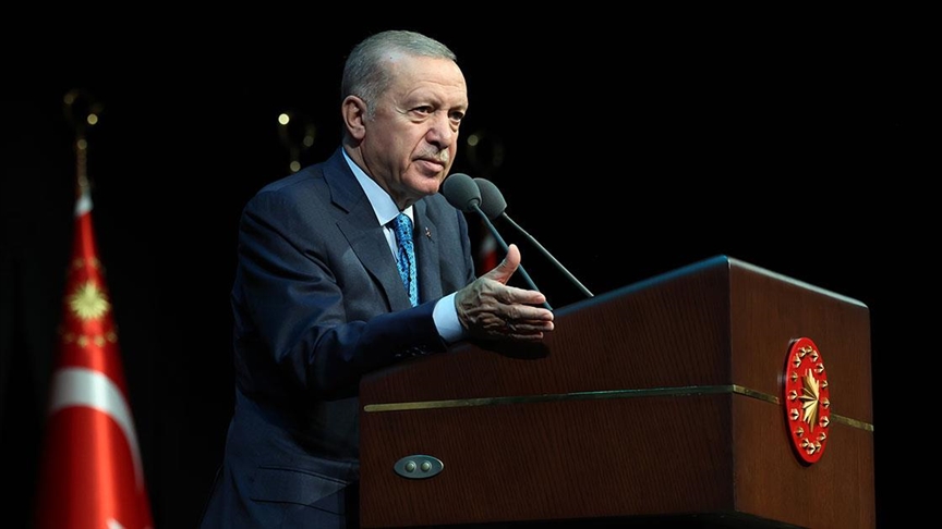 Erdoğan: Gençlerin sosyal medyada yitip gitmelerine seyirci kalamayız