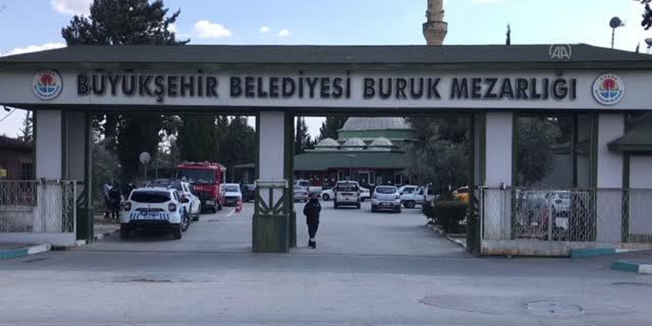 Mezarlıkta silahlı saldırıya uğrayan 3 kadın hayatını kaybetti