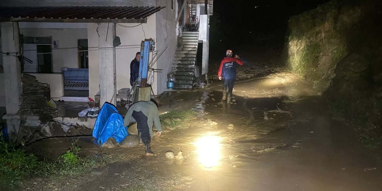 Rize'de heyelan riski ve sağanak: 5 kişi kurtarıldı, 16 ev boşaltıldı