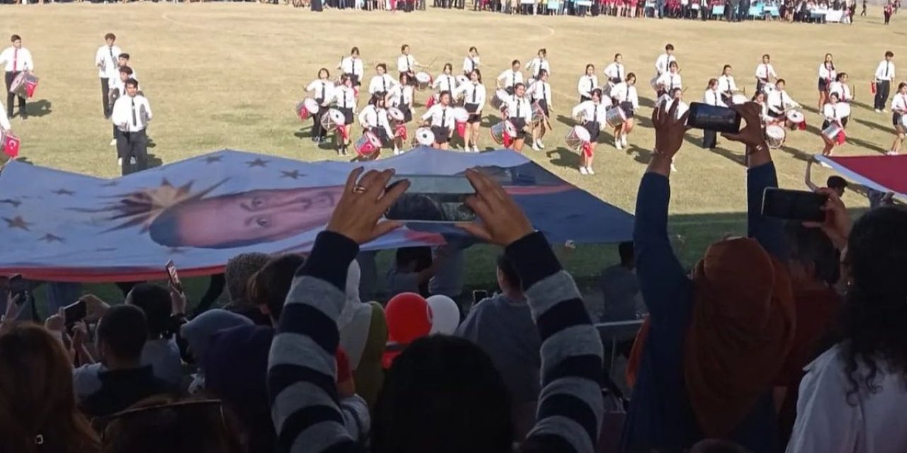 Muğla'da öğrencilere Atatürk yerine Erdoğan'ın posteri taşıtıldı