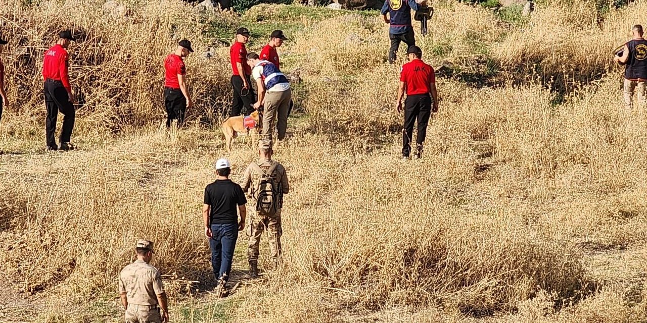 Jandarma Suç Araştırma Timi, Narin'i bulmak için üfürükçüye gitmiş