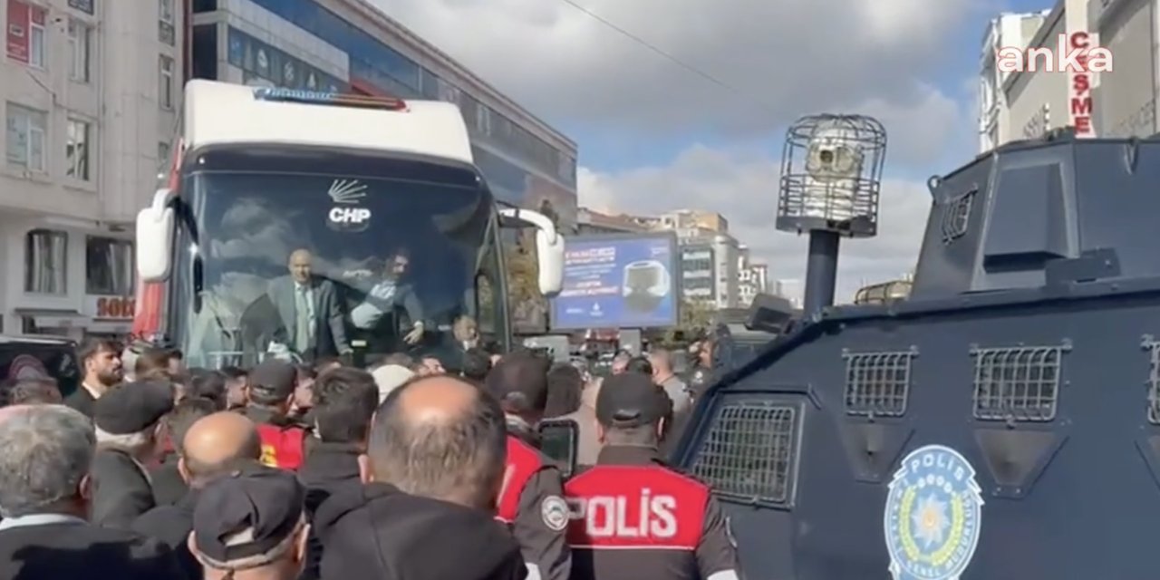 Esenyurt Belediyesi ablukada: CHP otobüsünün önü açıldı