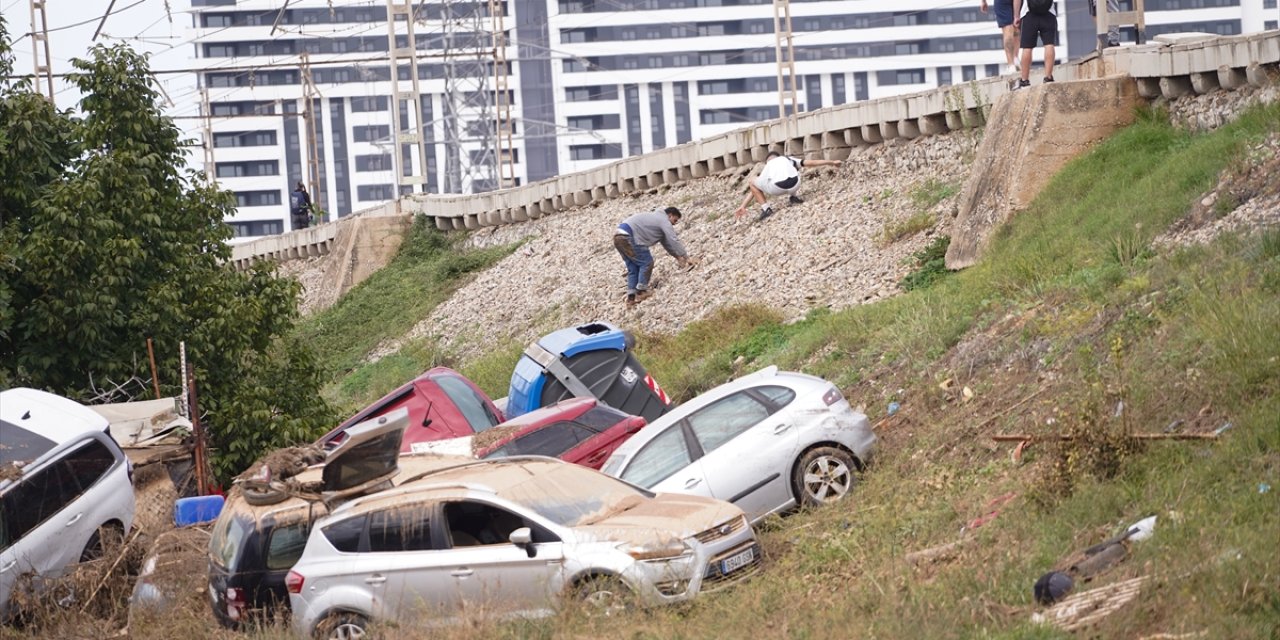 İspanya'da selde yaşamını yitirenlerin sayısı 140'a yükseldi