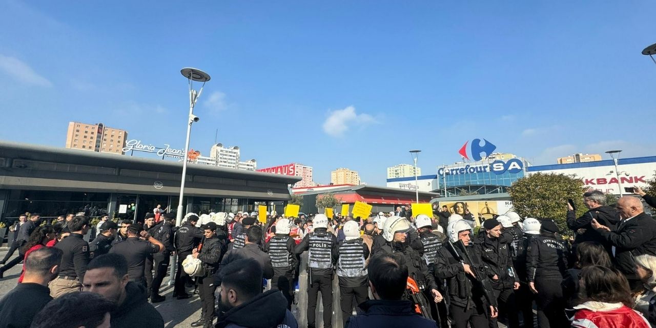 Esenyurt’ta kayyım: CHP’nin protestosuna polis müdahalesi