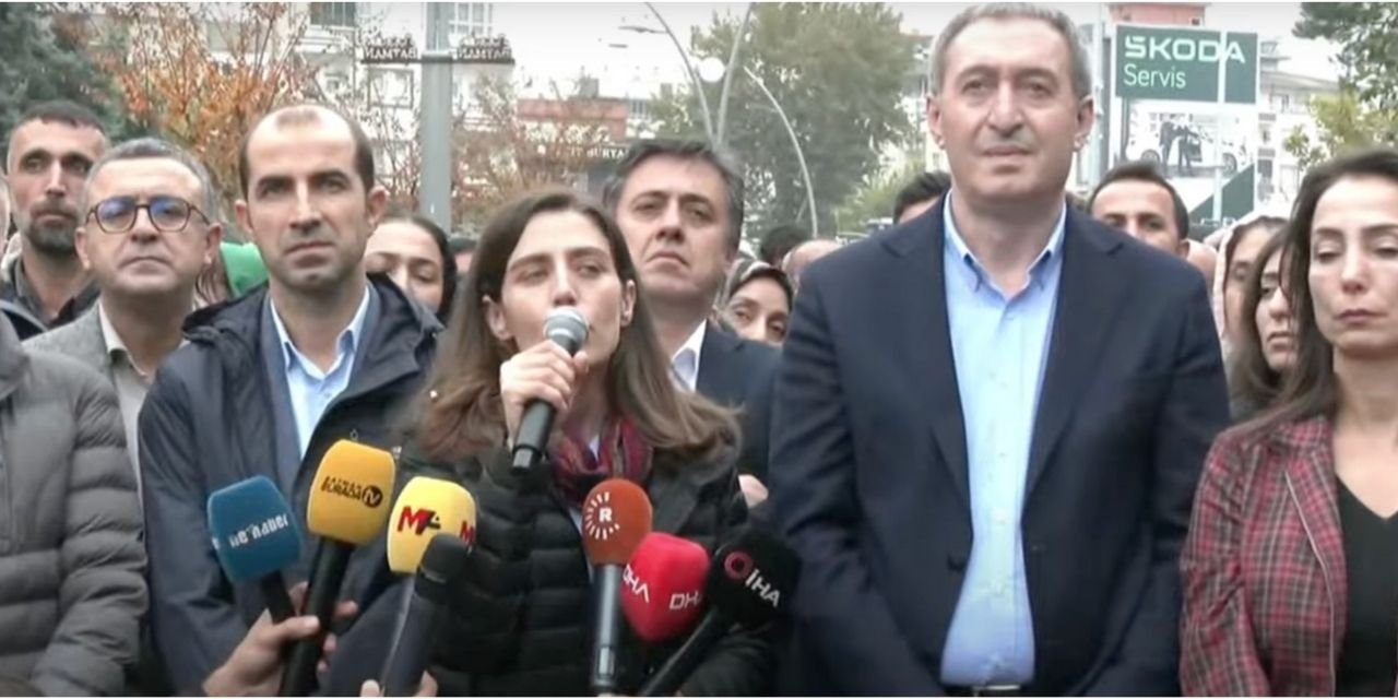 Görevden alınan Batman Belediye Başkanı Sönük: Ya direniş, ya direniş