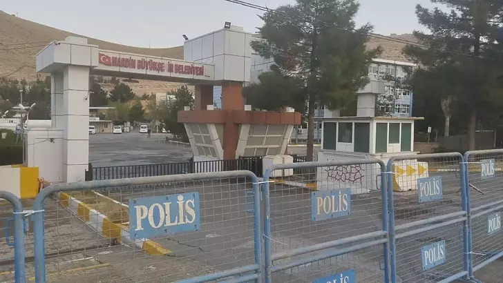 Kayyım atamalarına bir tepki de eski bakandan...