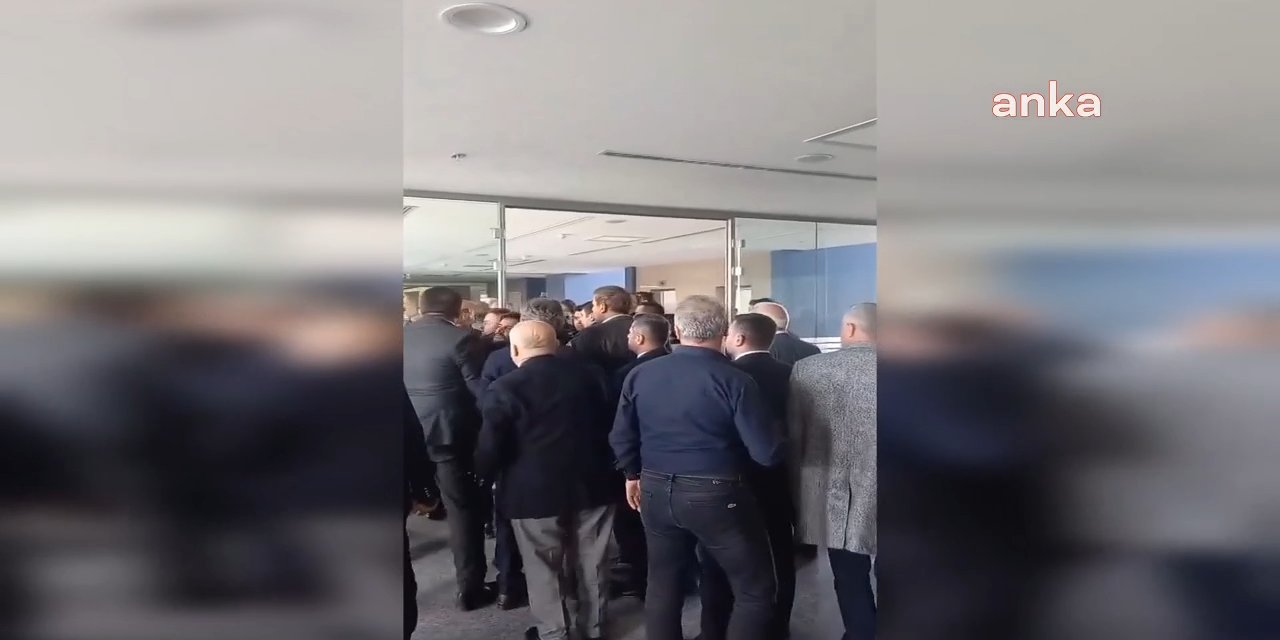 Ümraniye Belediye Meclisi'nde CHP'lilere saldırı