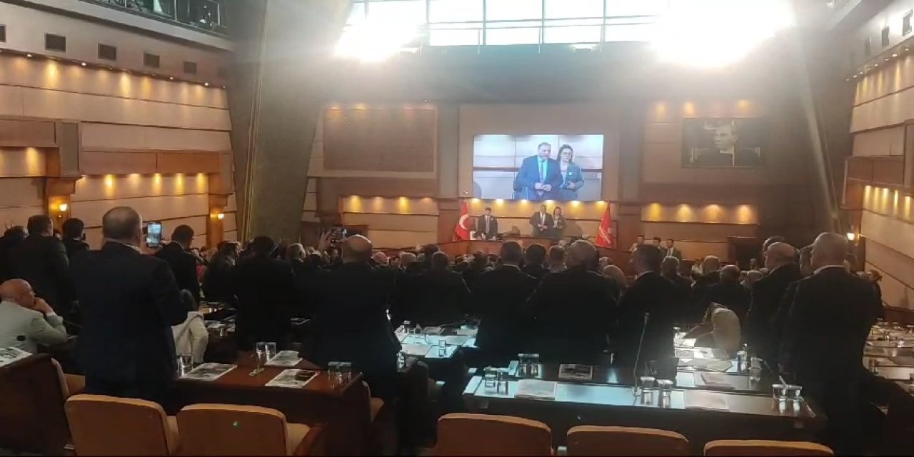 İBB Meclis toplantısında AKP ile CHP arasında 'söz vermeme' tartışması