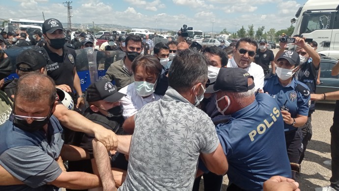 "Adalet Nöbetine" polis müdahalesi: Salih Gergerlioğlu gözaltına alındı