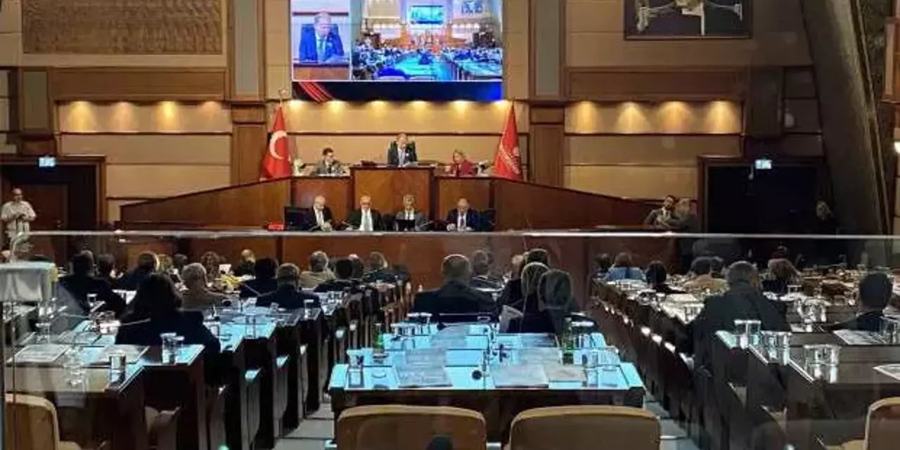 İBB Meclisi'nde 'Ahmet Özer' gerginliği: AKP’li üyeler oturumu terk etti