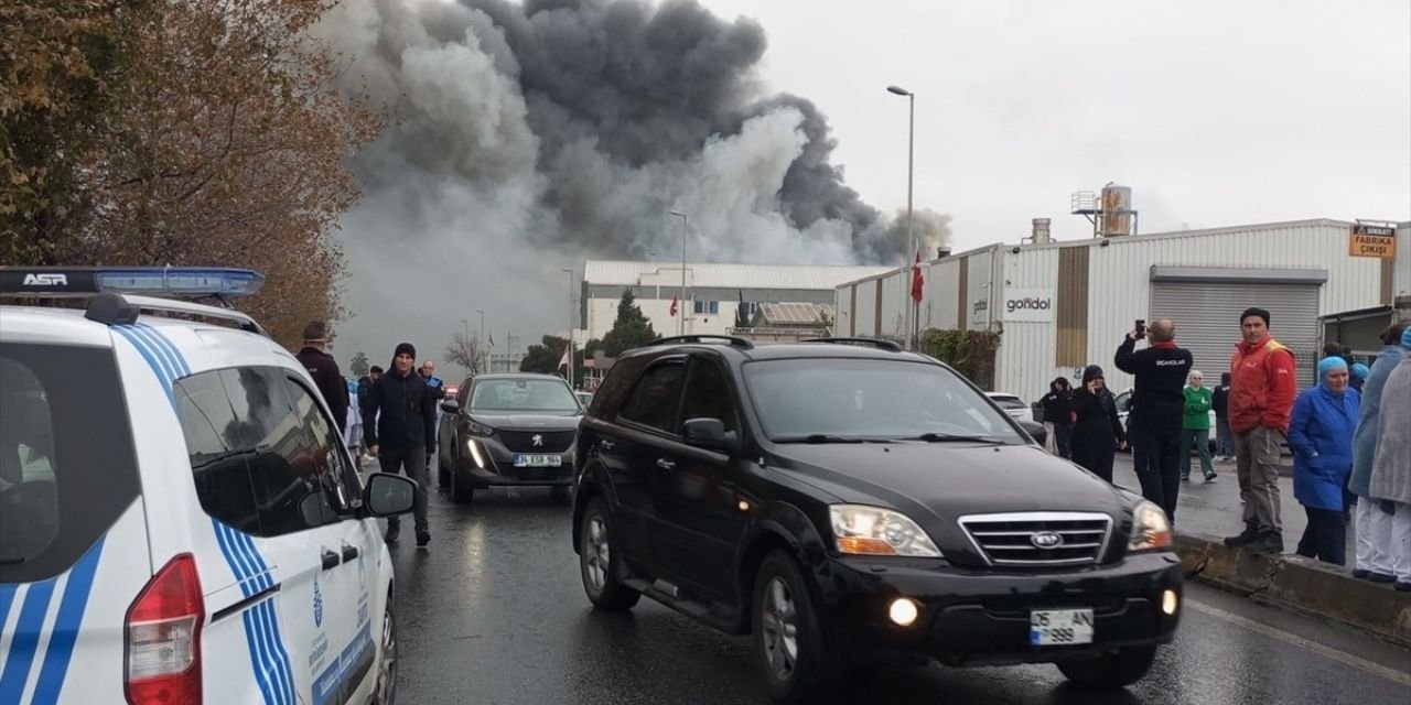 Esenyurt'ta tıbbi cihaz fabrikasında yangın