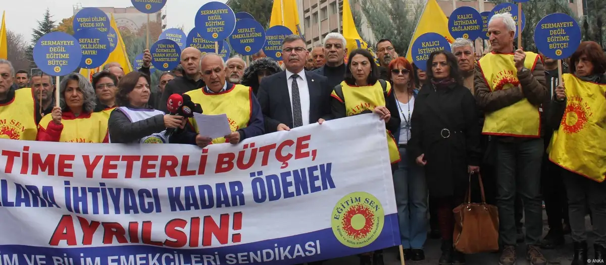 Eğitim Sen'den MEB önünde "bütçe" protestosu