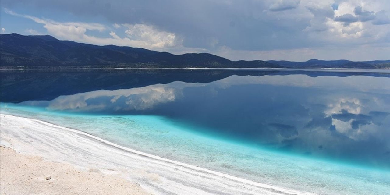 Salda Gölü'nün suyu 3 ayda 20 metre çekildi