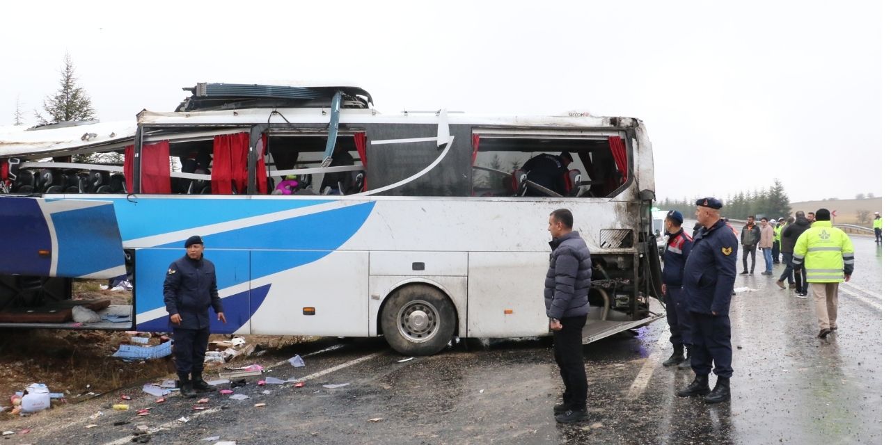 Eskişehir’de yolcu otobüsü devrildi