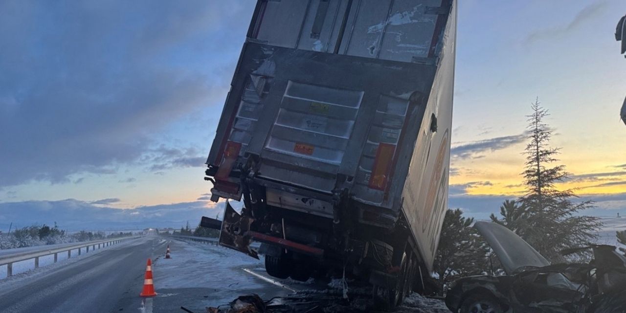 Afyon'da trafik kazası: 30 kişi yaralandı