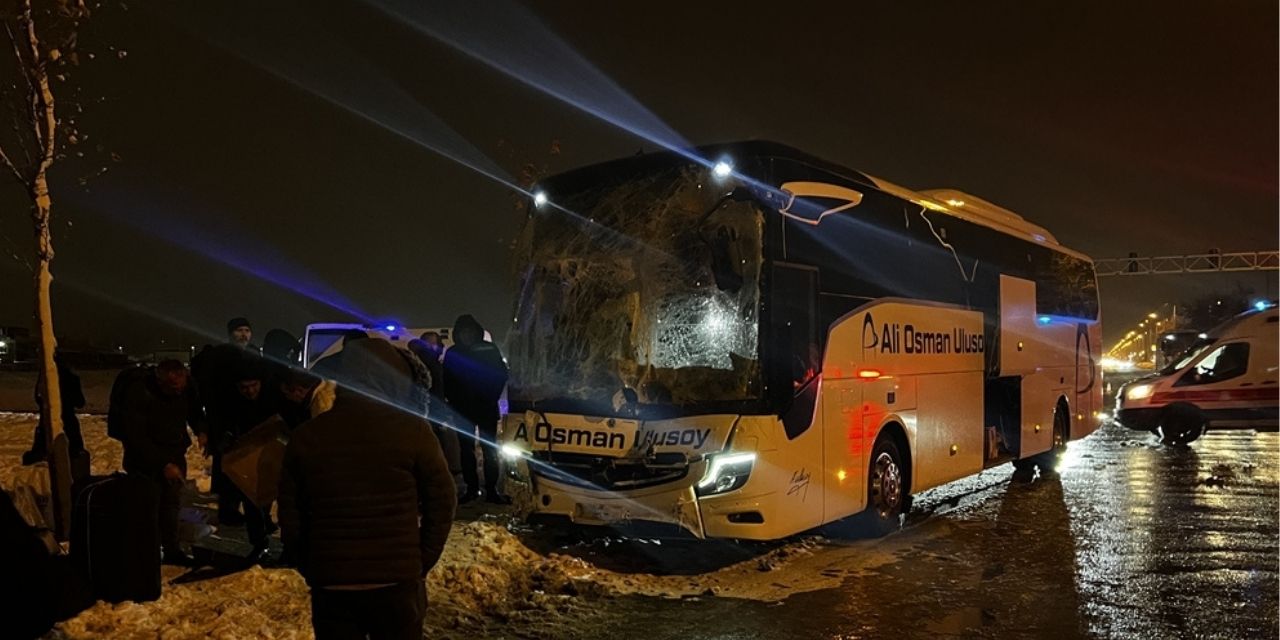 Kayseri'de servis ile yolcu otobüsü çarpıştı: 17 yaralı