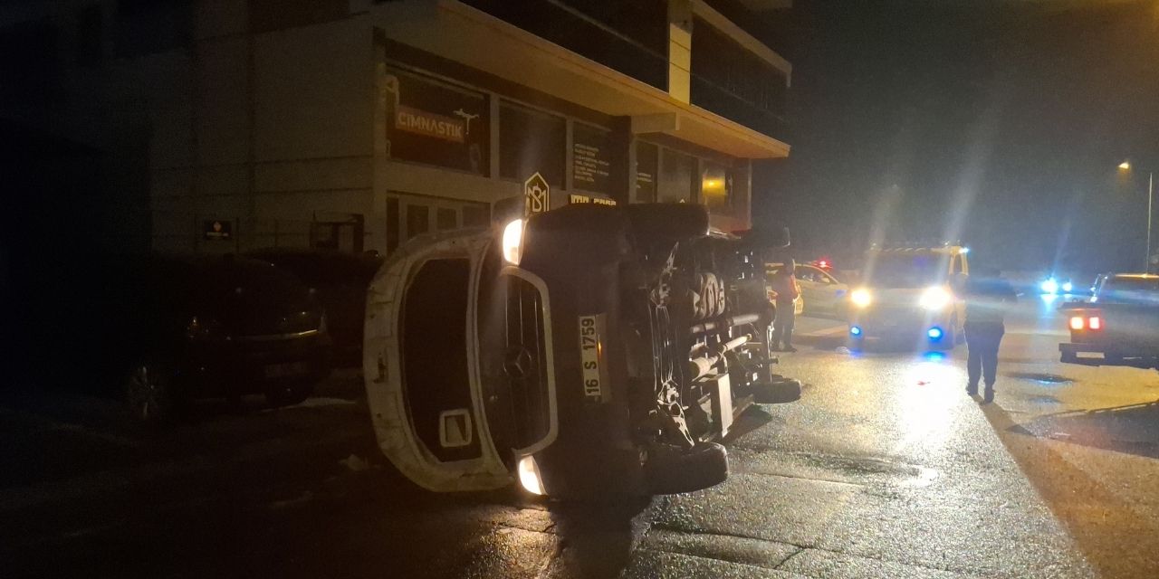 Bursa'da işçi minibüsü kaza yaptı: 8 yaralı