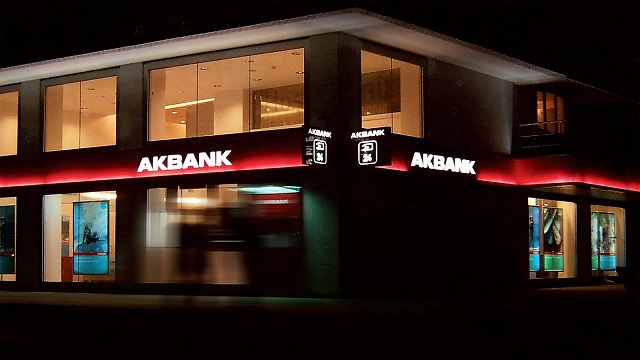 Akbank, arızayı gideremedi, ödemeleri erteledi