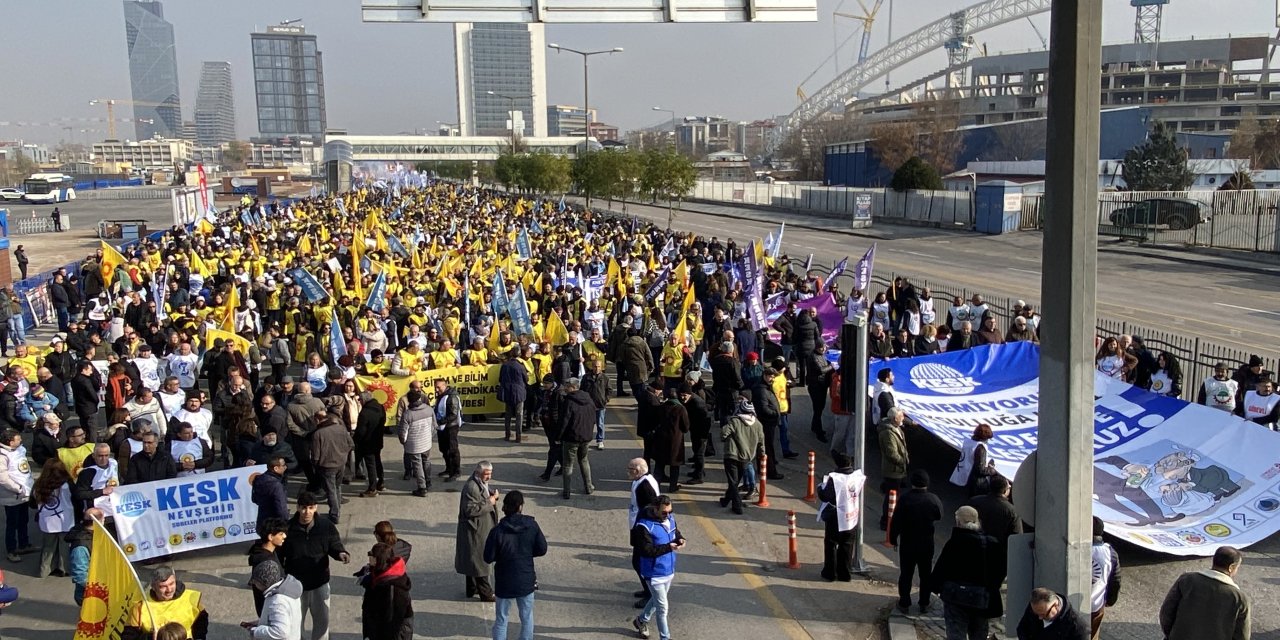 KESK Ankara'da: 'Geçinemiyoruz' mitinginde yürüyüş başladı