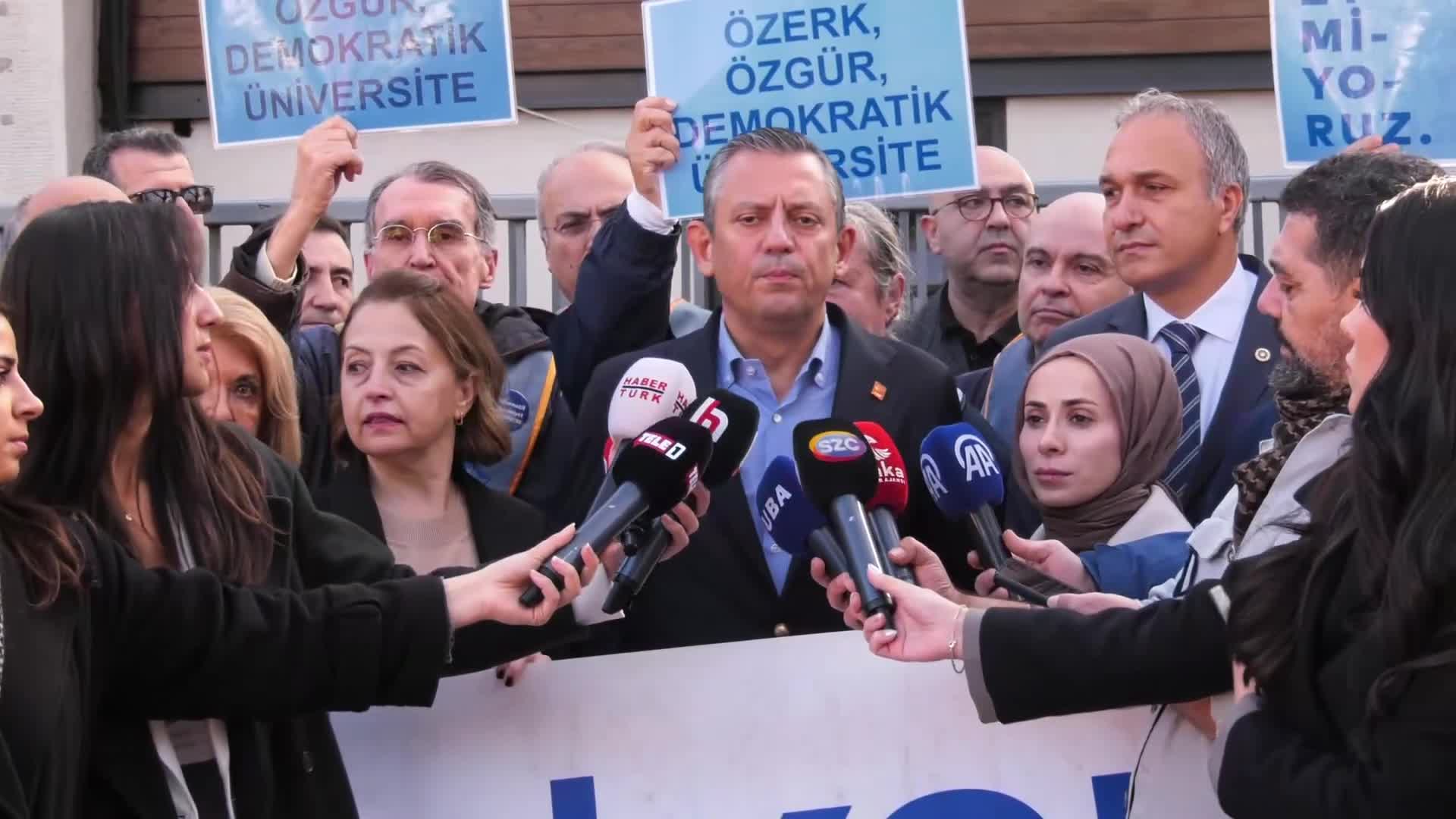 Özgür Özel Boğaziçi'nde: Boğaziçi'ni de Türkiye'yi de size dar edeceğiz