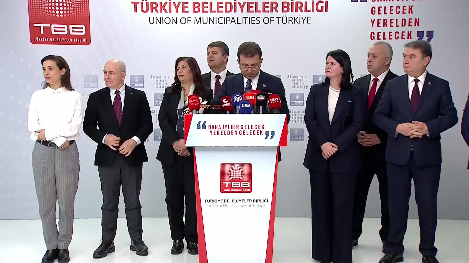 İmamoğlu: Sosyal yardım talep eden aile sayısı, 1 yılda 800 binden 1 milyon 700 bine çıktı