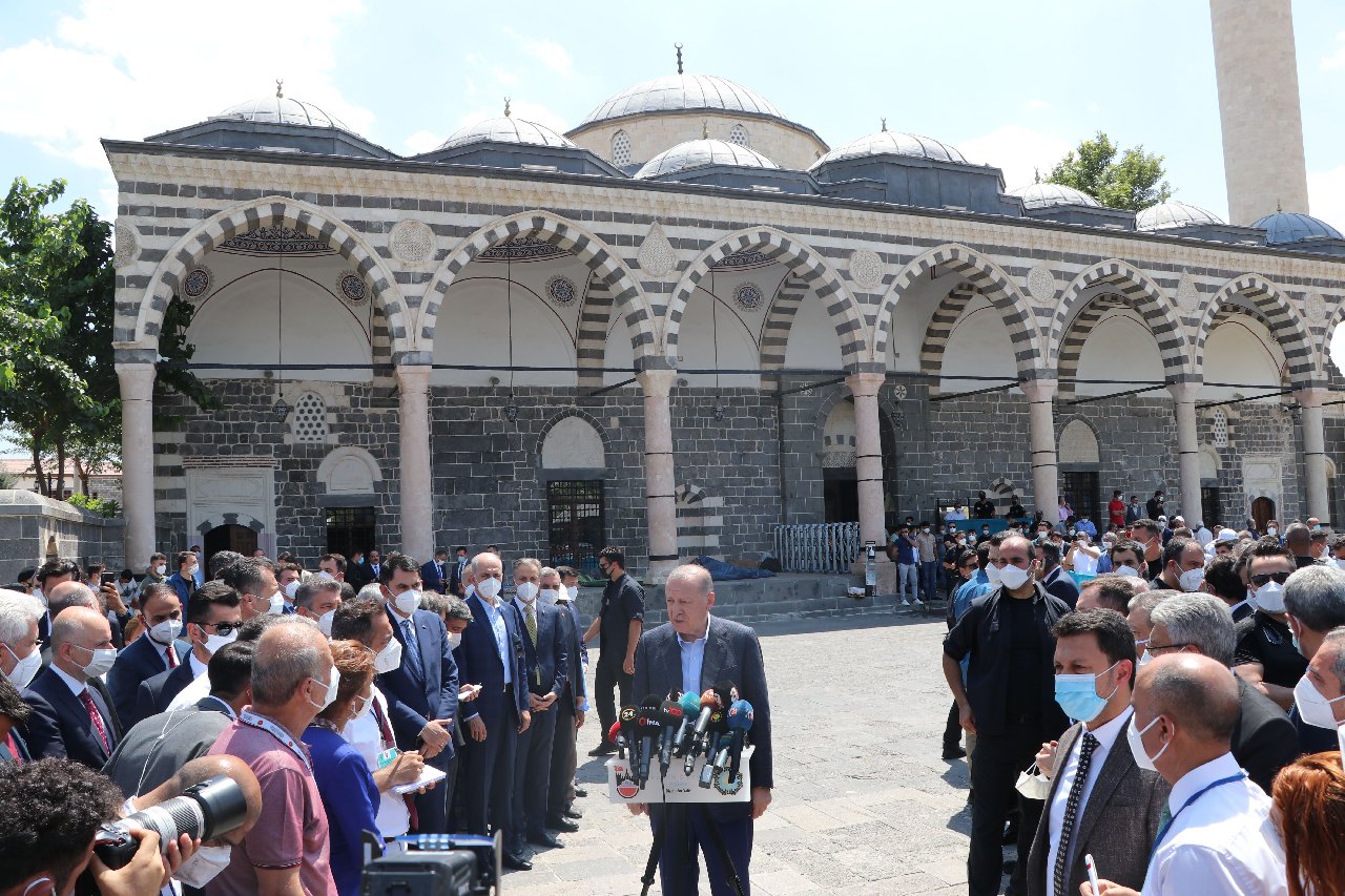Erdoğan: Cumhurbaşkanlığı sisteminin 3'üncü yılında daha iyiye gidiyoruz
