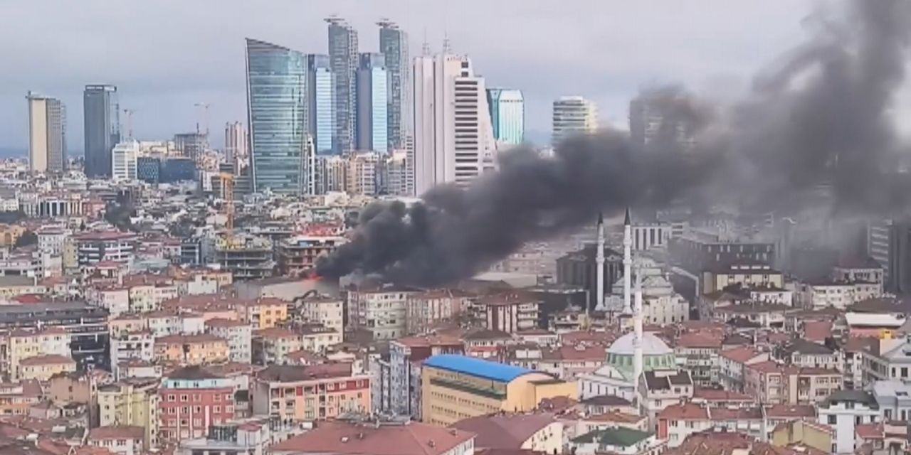 Şişli-Mecidiyeköy'de yıkım yapılan binada yangın çıktı