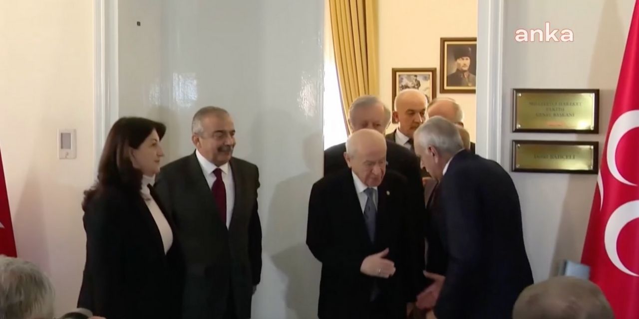 Tarihi görüşme sona erdi... Ahmet Türk, Bahçeli'ye kehribar tespih hediye etti