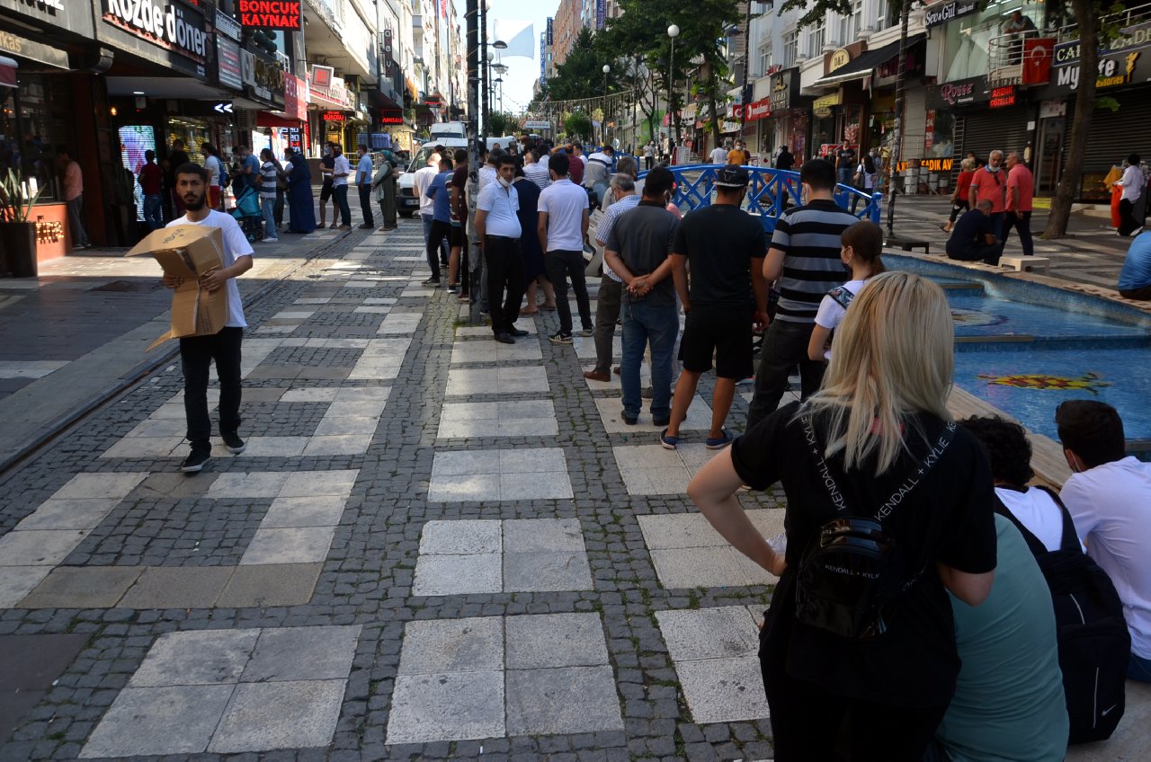 Uçakta unutulan eşyaları satın alma kuyruğu