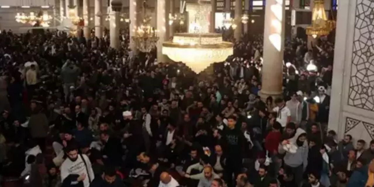 Şam'da Emevi Camisi'nde izdiham: Ölü ve yaralılar var
