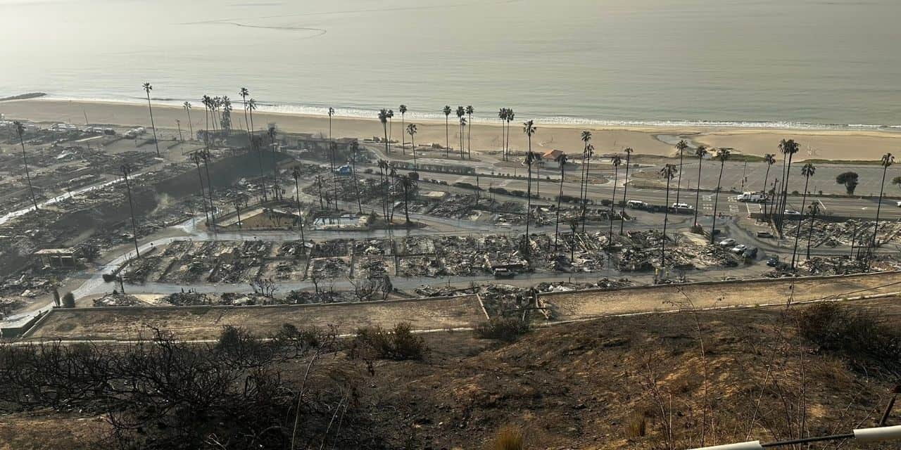 Los Angeles yangınları: 11 kişi öldü, akşamları sokağa çıkmak yasaklandı