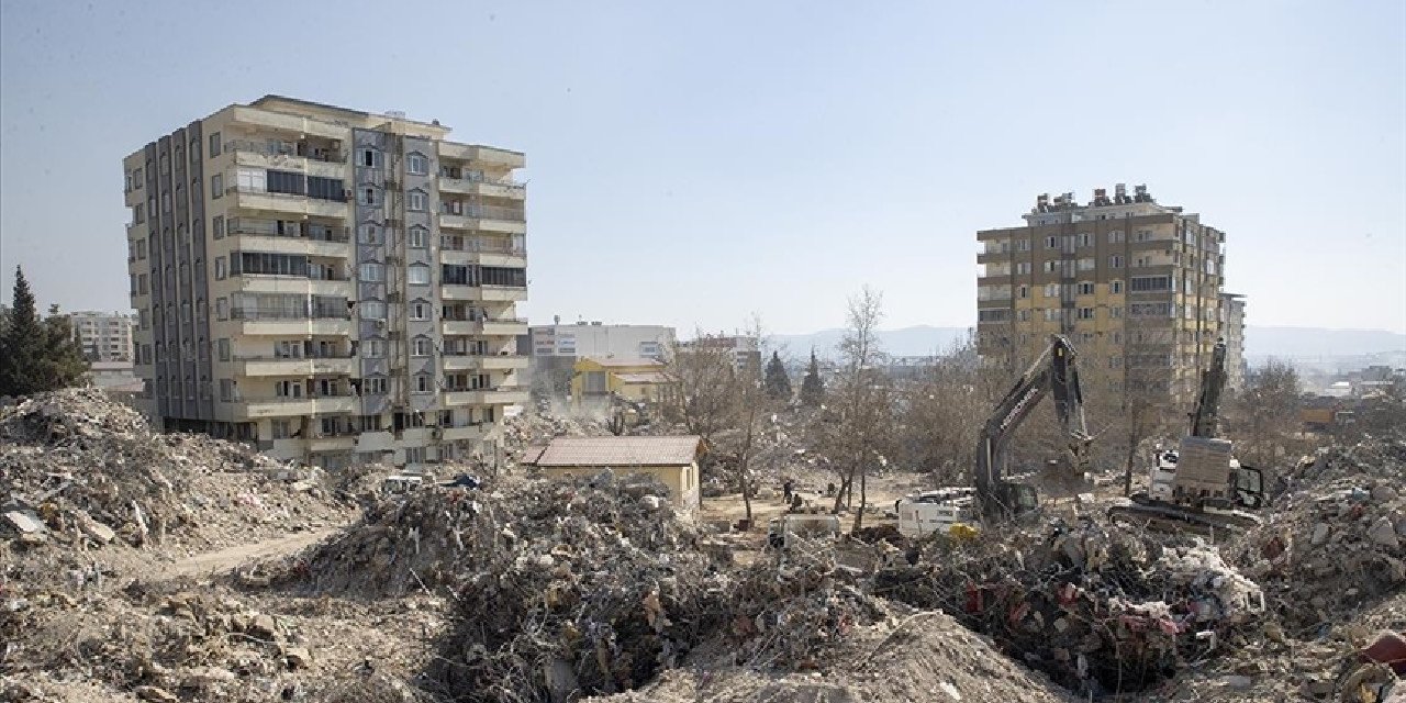 Depremde 115 kişi ölmüştü: 5 sanığa 22 yıl 6'şar ay hapis cezası istendi