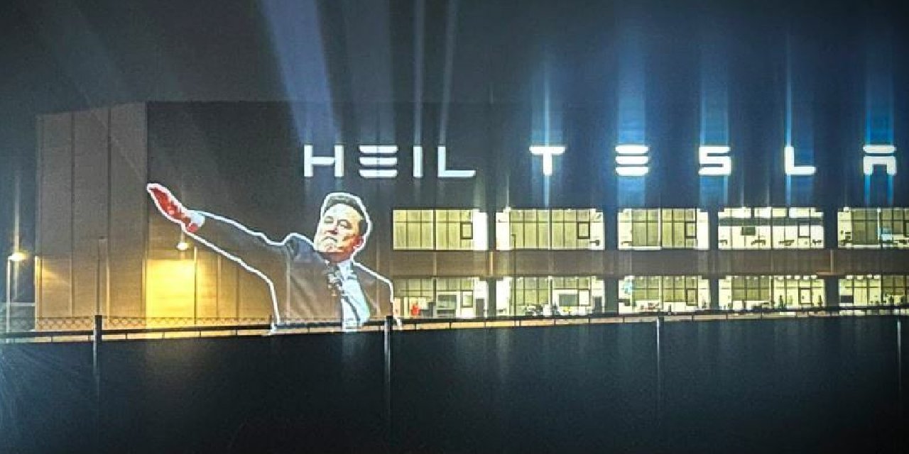 Almanya'da Tesla fabrikasında projeksiyonlu eylem: 'Heil Tesla'