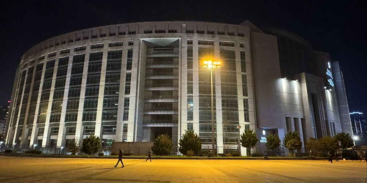 İstanbul Barosu: Hukuksuzluk ve keyfiliğin karanlığına gömüldük