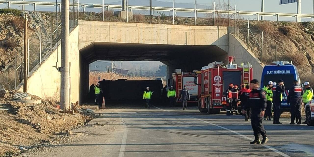 Denizli'de işçileri taşıyan midibüs devrildi: 4 kişi hayatını kaybetti