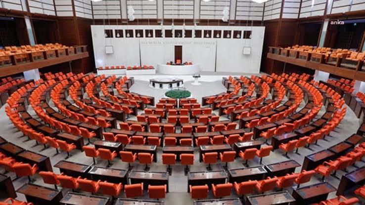 OHAL yetkilerini 3 yıl daha uzatan torba kanun teklifi Komisyon'da kabul edildi
