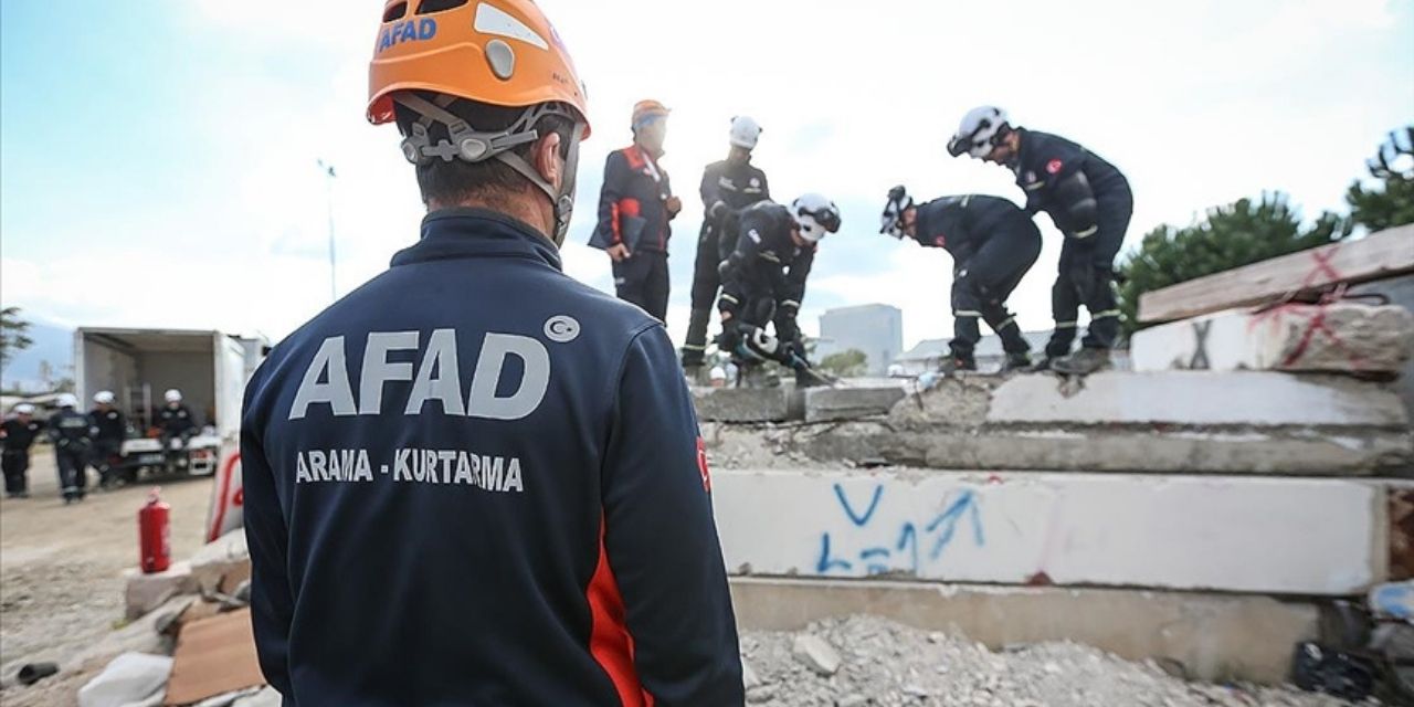 AFAD: Balıkesir'de 20 artçı deprem kaydedildi, 24 hasar ihbarı ulaştı