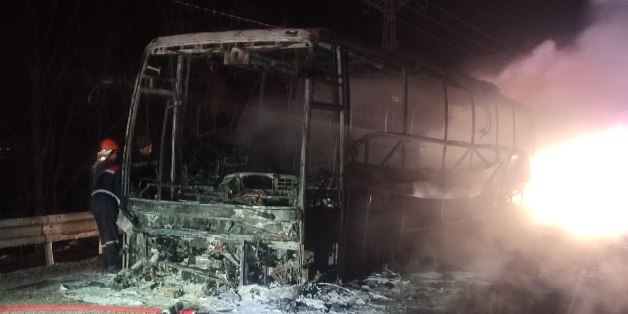 Kastamonu'da seyir halindeki yolcu otobüsü yandı