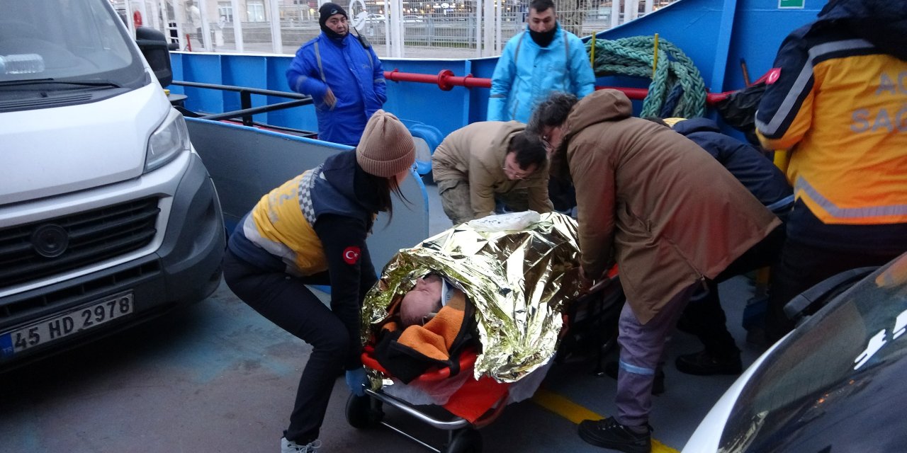 Çanakkale'de feribottan denize düşen kişi kurtarıldı