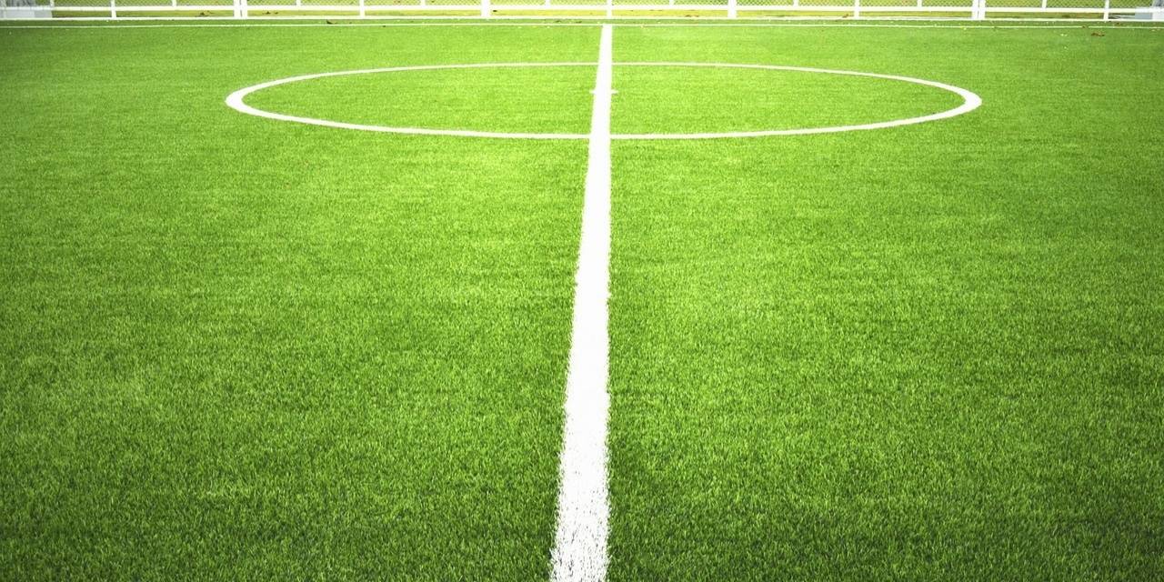 U-17 maçında kırmızı kart gören futbolcu hakemi bıçakladı