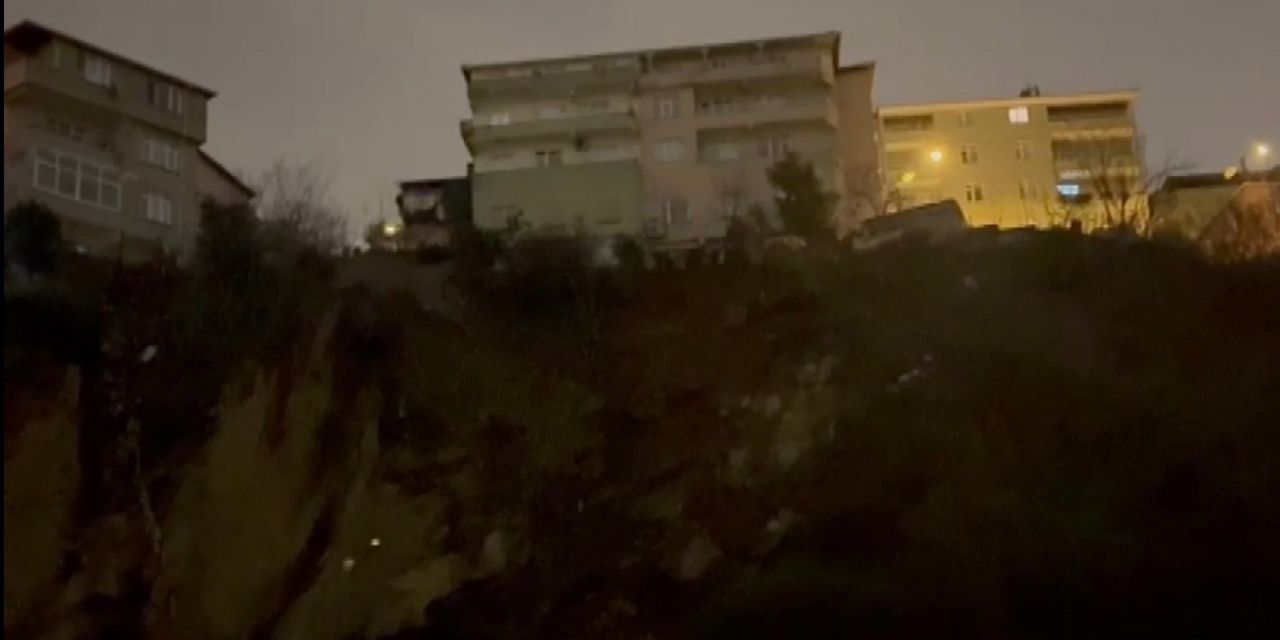 Üsküdar'da toprak kayması; 2 bina boşaltıldı